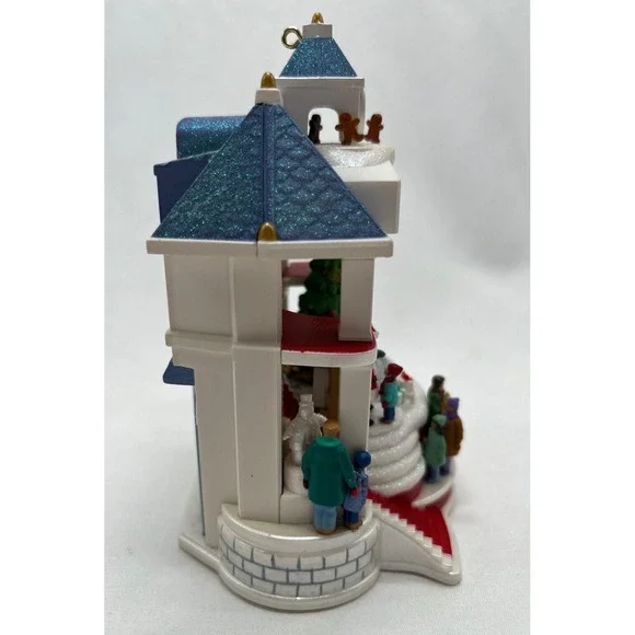 Hallmark Keepsake Ornament‎ Santa Comes to Town 2011 Magic Light Sound Motion